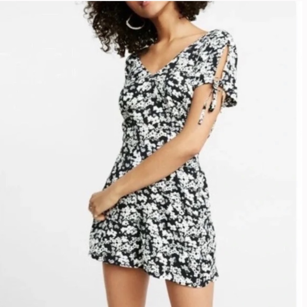 Express Black and White Floral Tie Back Romper Short Sleeve - Picture 12 of 12